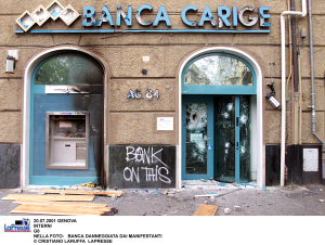 BANCA DANNEGGIATA DAI MANIFESTANTI